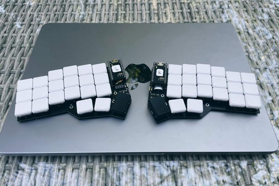 Low Profile Wireless Corne Keyboard