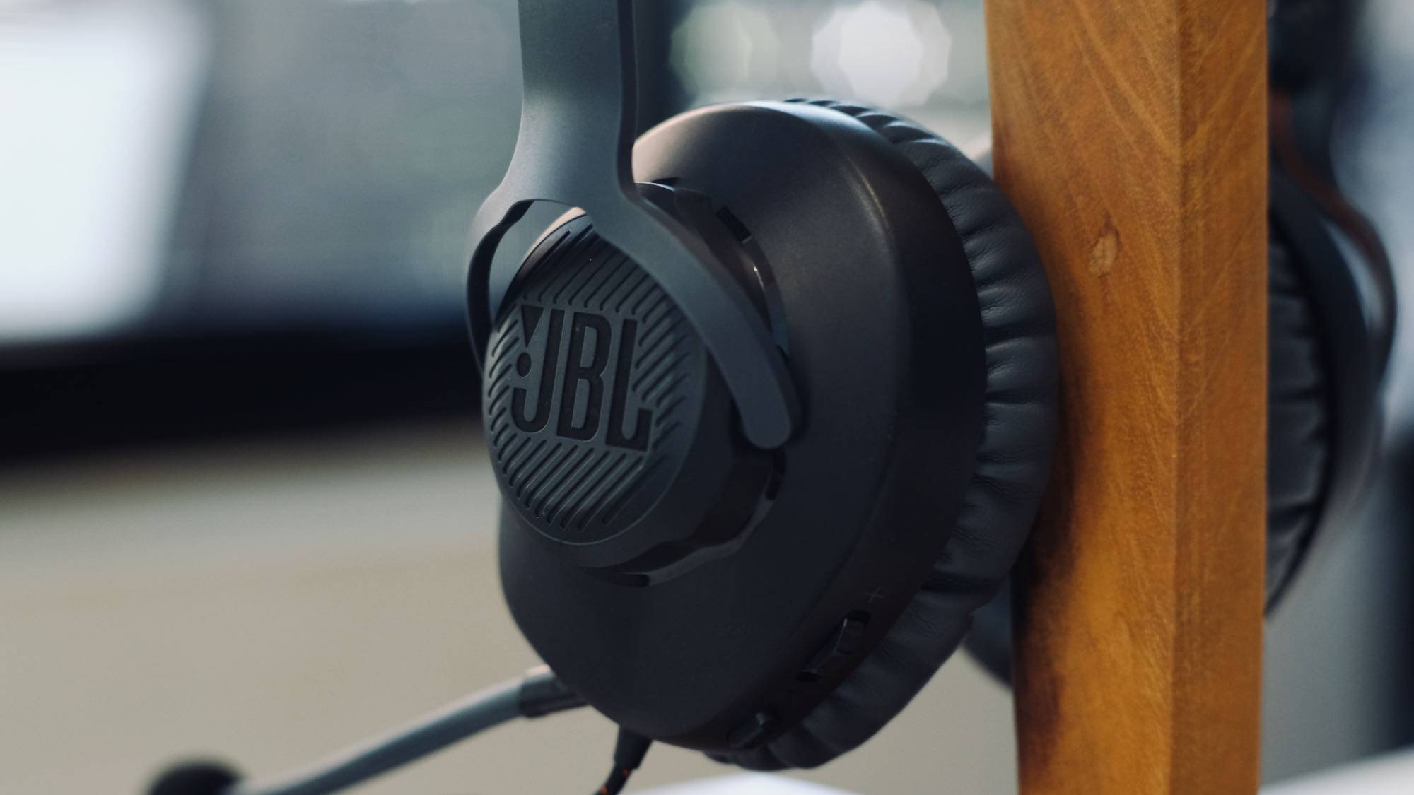 JBL Quantum 100 headphones